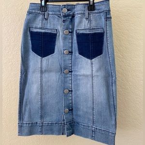 Bebe skirt, preowned, worn twice. Size 25